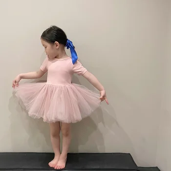 Лятото еластично трикотажное рокля с отворен гръб за момичета от 2 до 7 години, модерно балетное принцеса рокля с къс ръкав