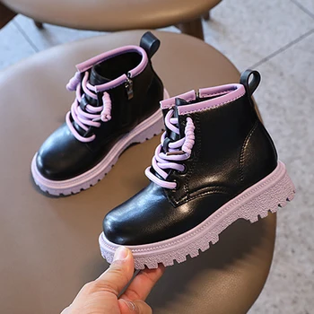 Модни обувки за момичета; колекция 2022 г.; сезон есен-зима; детски високи ботуши малка принцеса в британското стил; цветни кожени обувки дантела прозорци